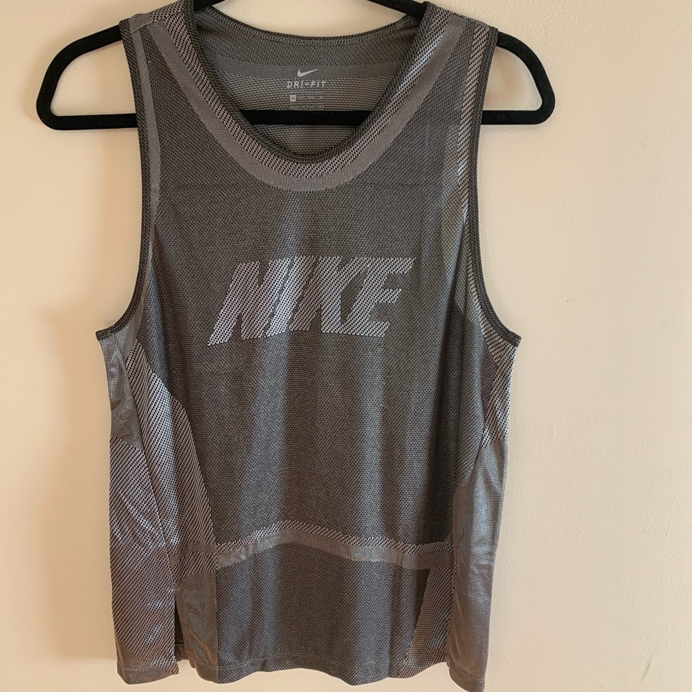Nike top size XS